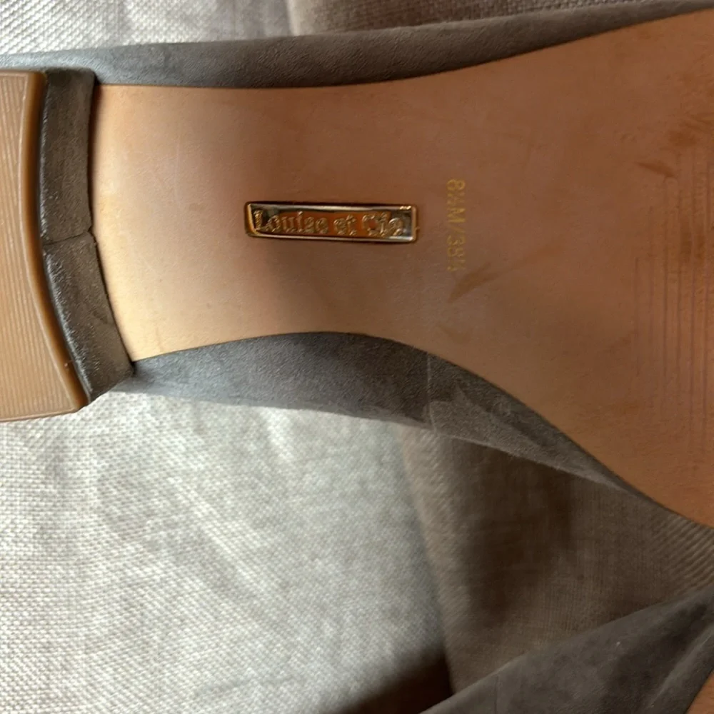 Louise et Cie Lo-Brianna Buckle Gray Suede Pumps Size 8.5